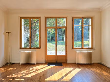 maison proximité place du martroi - 6 chambres - jardin arboré sans vis à vis + dépendance