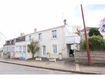 centre-bourg tous commerces  maison t6 de 154 m2 avec garage