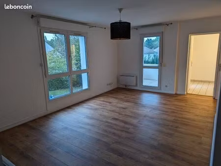 grand studio 38 m² avec terrasse – lumineux – osny