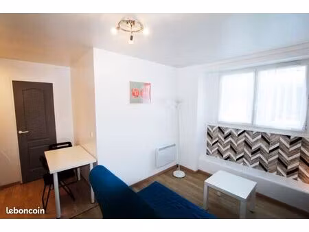 joli studio meublé  calme  parking privé