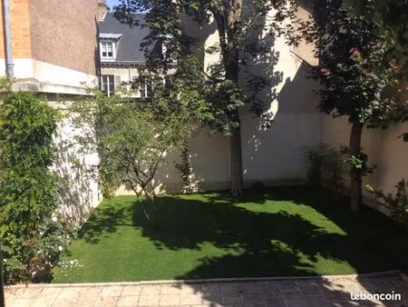 emplacement exceptionnel : maisonnette meublée t2 50m2 avec jardin+terrasse en hyper centr