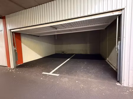 vente parking / box  la rochelle