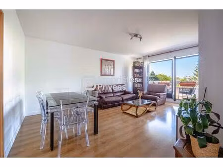 trois pièces avec balcon  parking dans un quartier recherché de villejuif