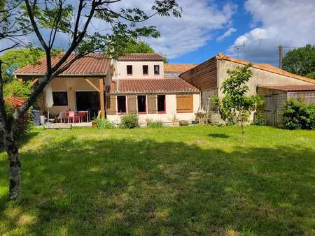 vente maison à saint-étienne-du-bois (85670) : à vendre / 125m² saint-étienne-du-bois