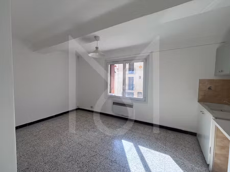 peyrolles-en-provence : t2 vide 27 88m2 traversant et lumine