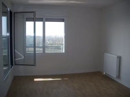 t3 n°183 au 8ème et dernier étage de 66 56 m² avec balcon