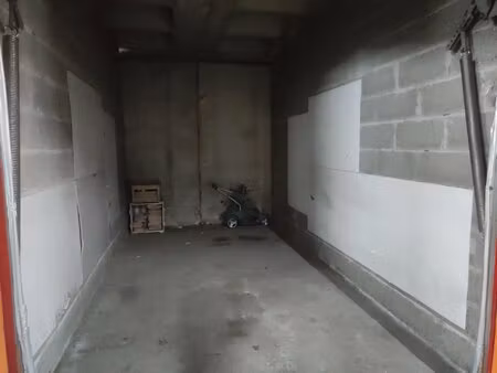garage / box