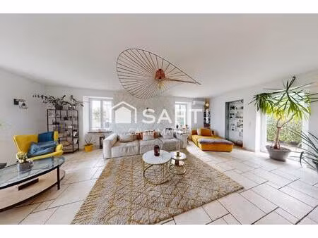 180 m² • 5 chambres • piscine chauffée • sous-sol de 116 m²