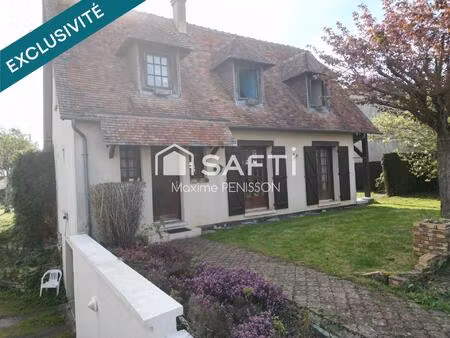 belle maison sur un grand terrain