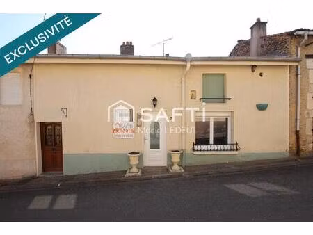 maison de village à rénover  trois pièces  grenier aménageable.