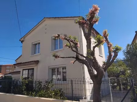 quillan: maison de 3 chambres  garage et jardin en centre-ville