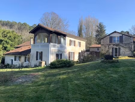 propriété de charme avec maison d'amis  piscine  étangs et dépendances en dordogne