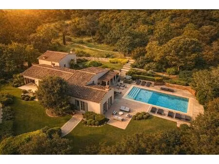 propriété d’exception proche des plages