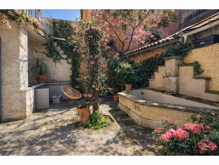 maison eguilles 5 pièces 100 m2 avec cour intérieure et tropézienne