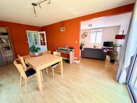 maison 5 chambres de 182 m2 sur 779m2 de terrain vue campagn