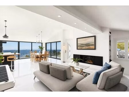 maison de 8 pièces de 233 m² située à gattières