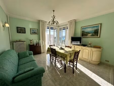 trois pièces avec terrasse  vue mer  cave et parking collectif  à quelques pas de la...