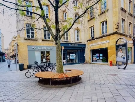 à louer local commercial 70 m² – 2 600 € |place de la laicité-centre-ville