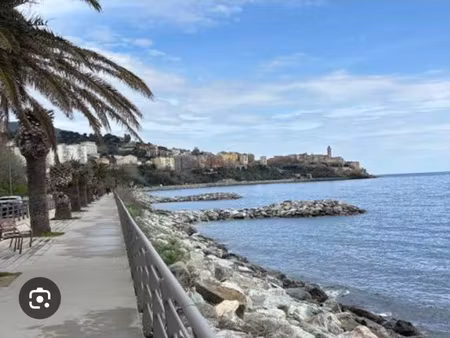 t2 rénové à bastia - proche mer  transports et commerces...