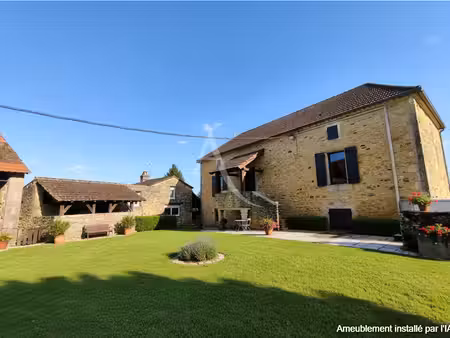 corps de ferme: maison en pierre 130m²  parcelles de 5ha + granges