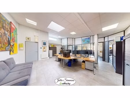 bureau 8 pièces - 186 m²