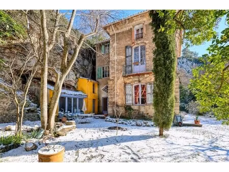charmante maison 10 pièces avec piscine à barjols