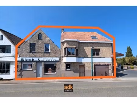 te koop in adinkerke – 2 gebouwen  grote garage/loods en potentieel voor nieuwbouw.