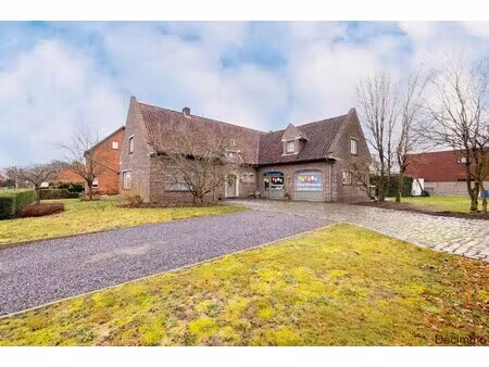 veelzijdige woning met handelsruimte of kangoeroewonen.