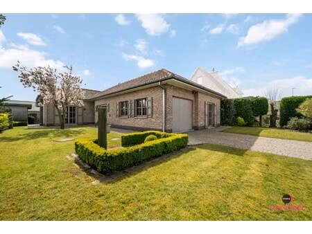 charmante bungalow  gelegen op een ruim perceel van 626 m²