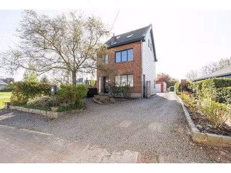 woning met 4 slaapkamer  2 badkamers en garage/atelier