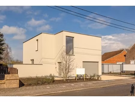 moderne architecturale villa met veel ruimte te hamme