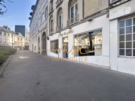 a vendre = murs commerciaux = emplacement qualitatif = place