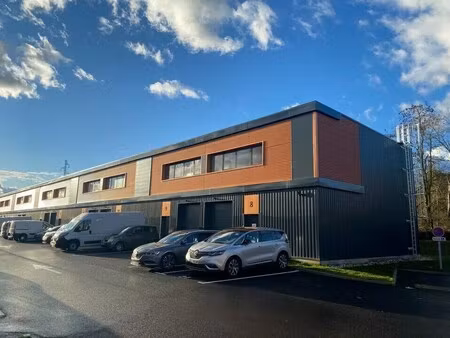 location local d'activités 124 m²