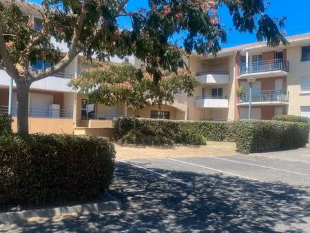 ? t2 39 m² – grande terrasse 40 m² – 2 parkings – résidence sécurisée