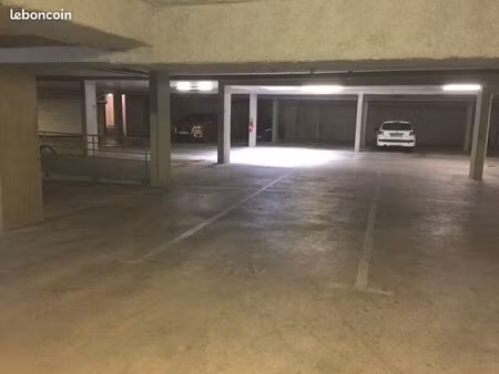 lot de 3 parkings