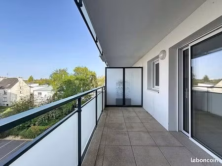 t3 avec balcon parking et cave lanester