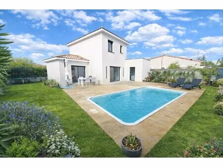 maison avec piscine et prestations haut de gamme