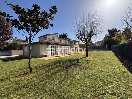 maison 8 pièces - 208 m²