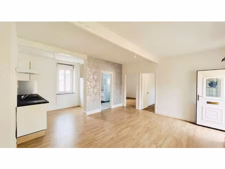 a louer appartement en duplex de type 3 - montguyon centre