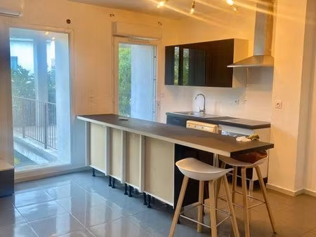 appartement 65m2 moderne (poussan)