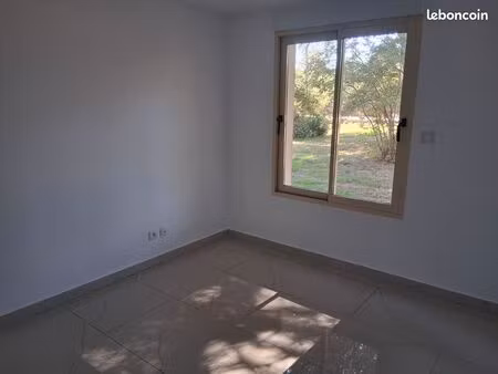 t3 lumineux avec grande terrasse