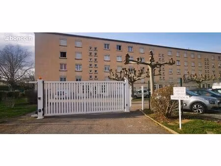 garage sécurisée avec électricité