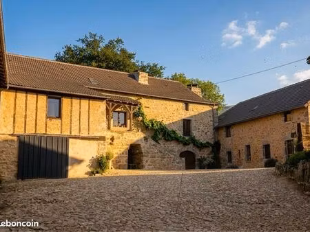corps de ferme rénové composé de deux habitations