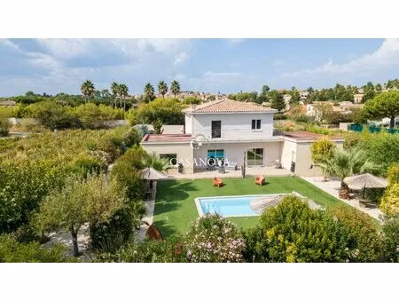 villa contemporaine de 300 m² avec piscine  grand terrain arboré et appartement...