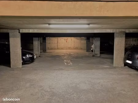 parking 2 roues / petite voiture commerce / cambronne / garibaldi sécurisé