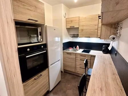 f2 meublé + cuisine équipée – hyper centre montereau – parking privatif – résidence calme 