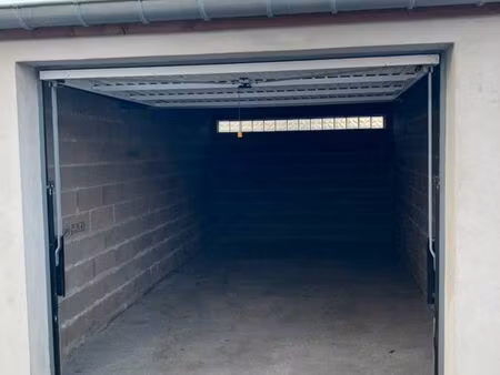 loue garage fermé et sec 18m² yutz