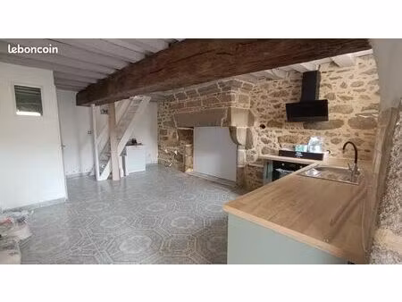 location – charmante maison en pierre rénovée avec poutres apparentes