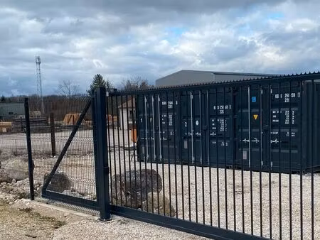 box de stockage / garde-meuble / parking / garage