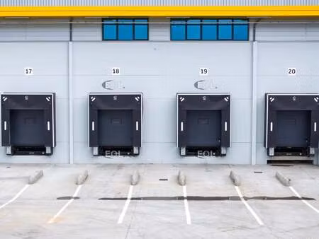 location entrepôt 22 152 m²